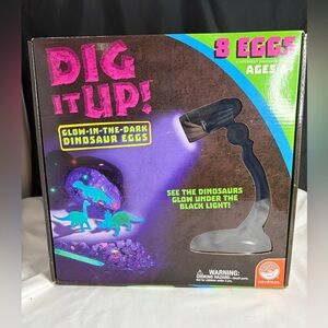 Dig it up/ glow in the dark Dinosaur Eggs..NEW